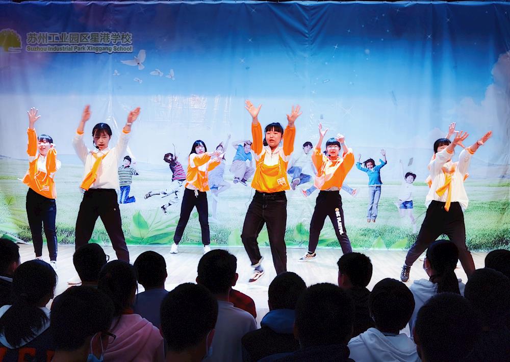 8年级舞蹈大赛5.jpg 8年级舞蹈大赛5.jpg